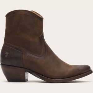 HOST PICK : Frye Sacha Short Boots